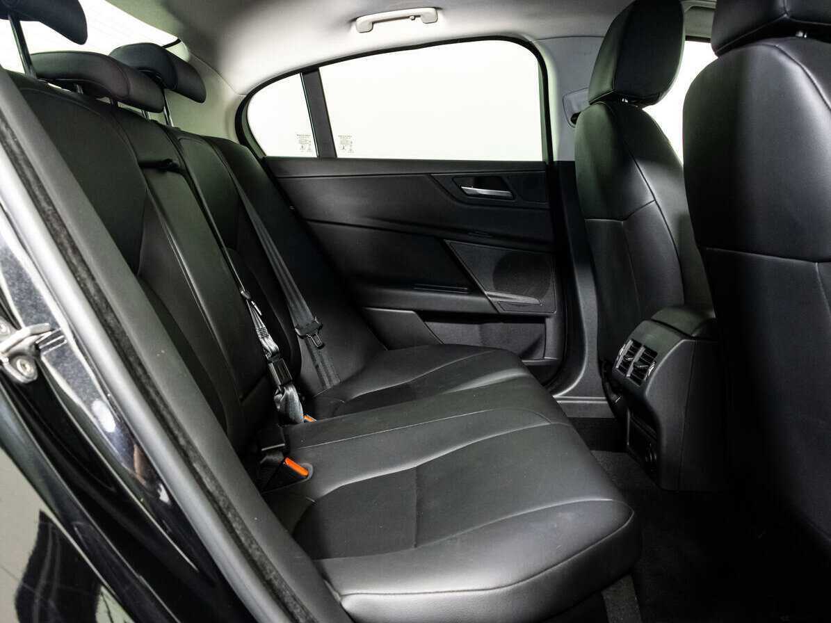 Jaguar XE, 2017 Фото №16