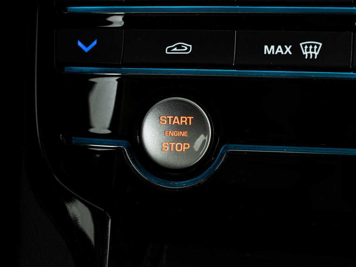 Jaguar XE, 2017 Фото №18