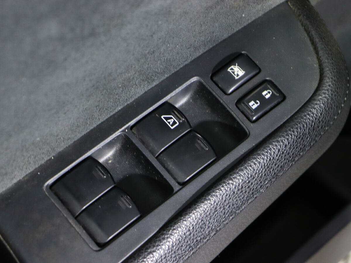 Nissan Tiida, 2010 Фото №14