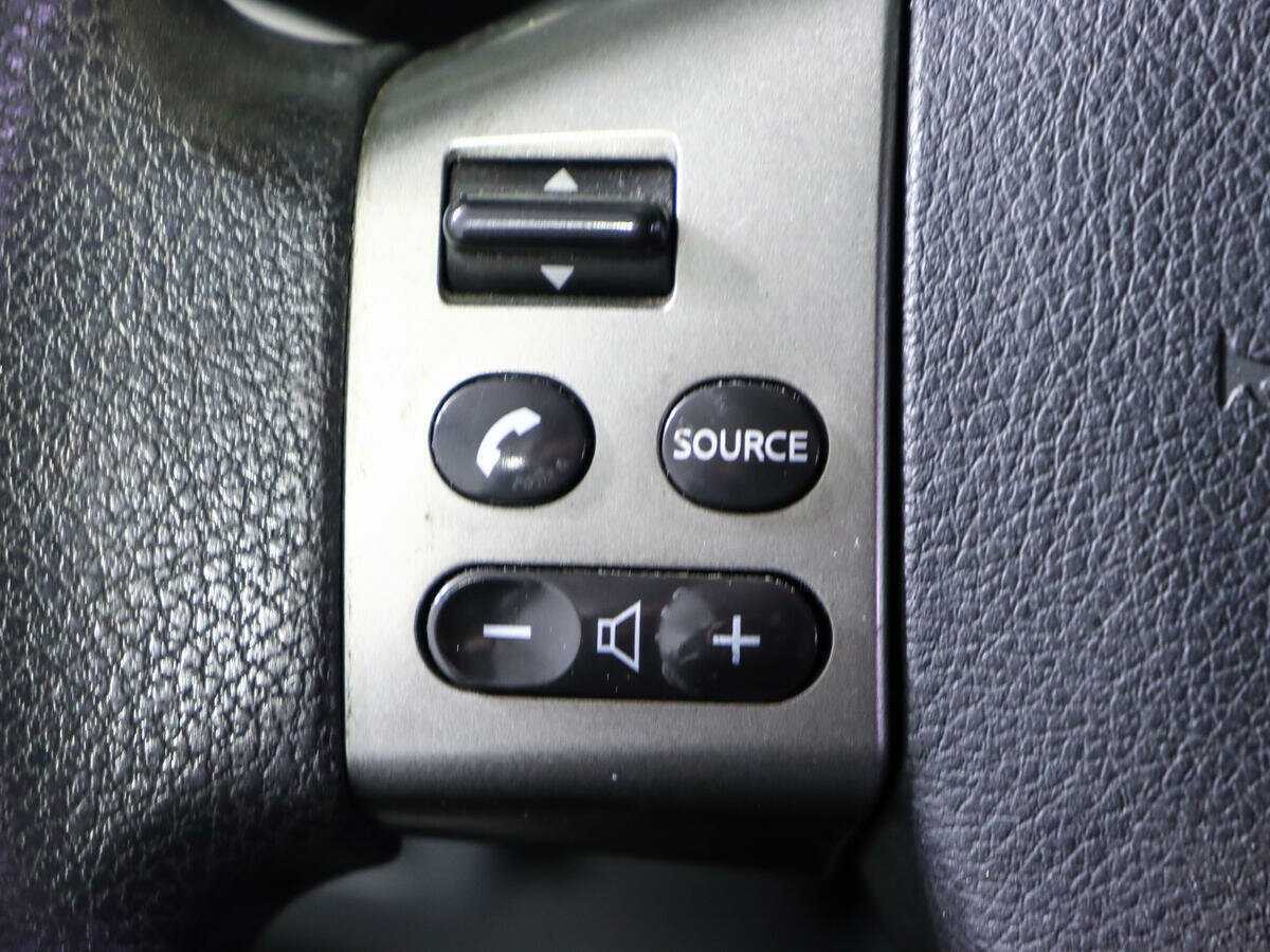 Nissan Tiida, 2010 Фото №15