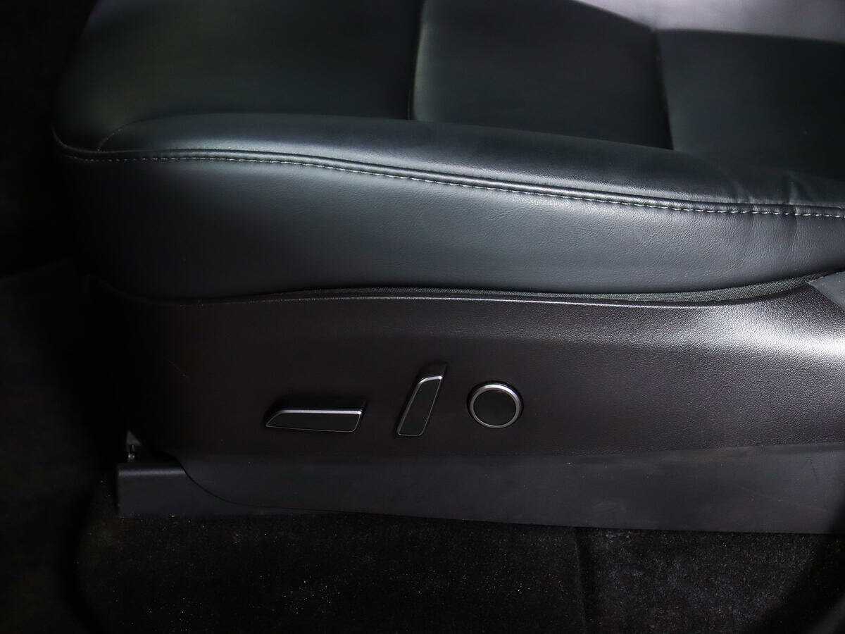 Tesla Model Y Long Range Dual Motor, 2023 Фото №16