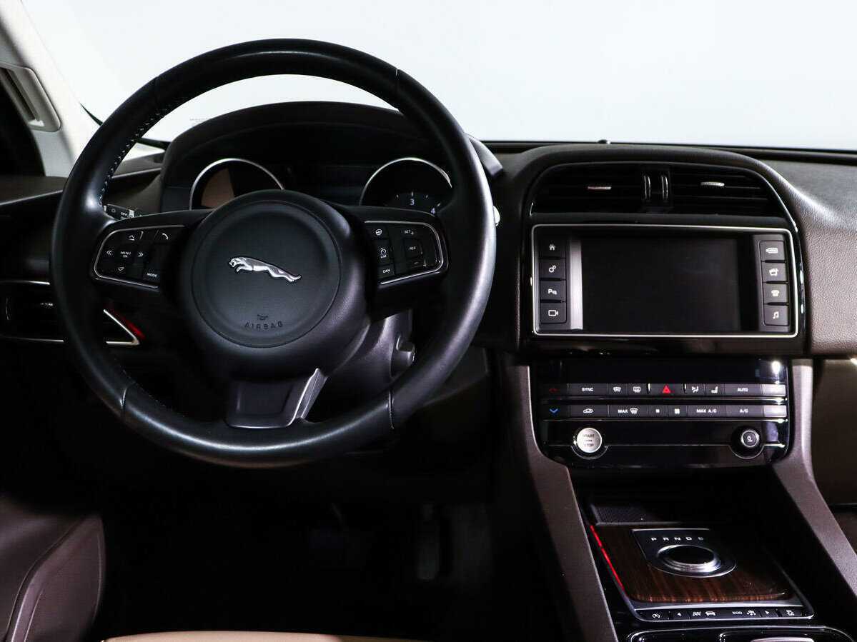 Jaguar F-Pace, 2016 Фото №10