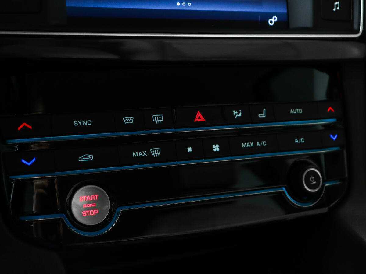 Jaguar F-Pace, 2016 Фото №17