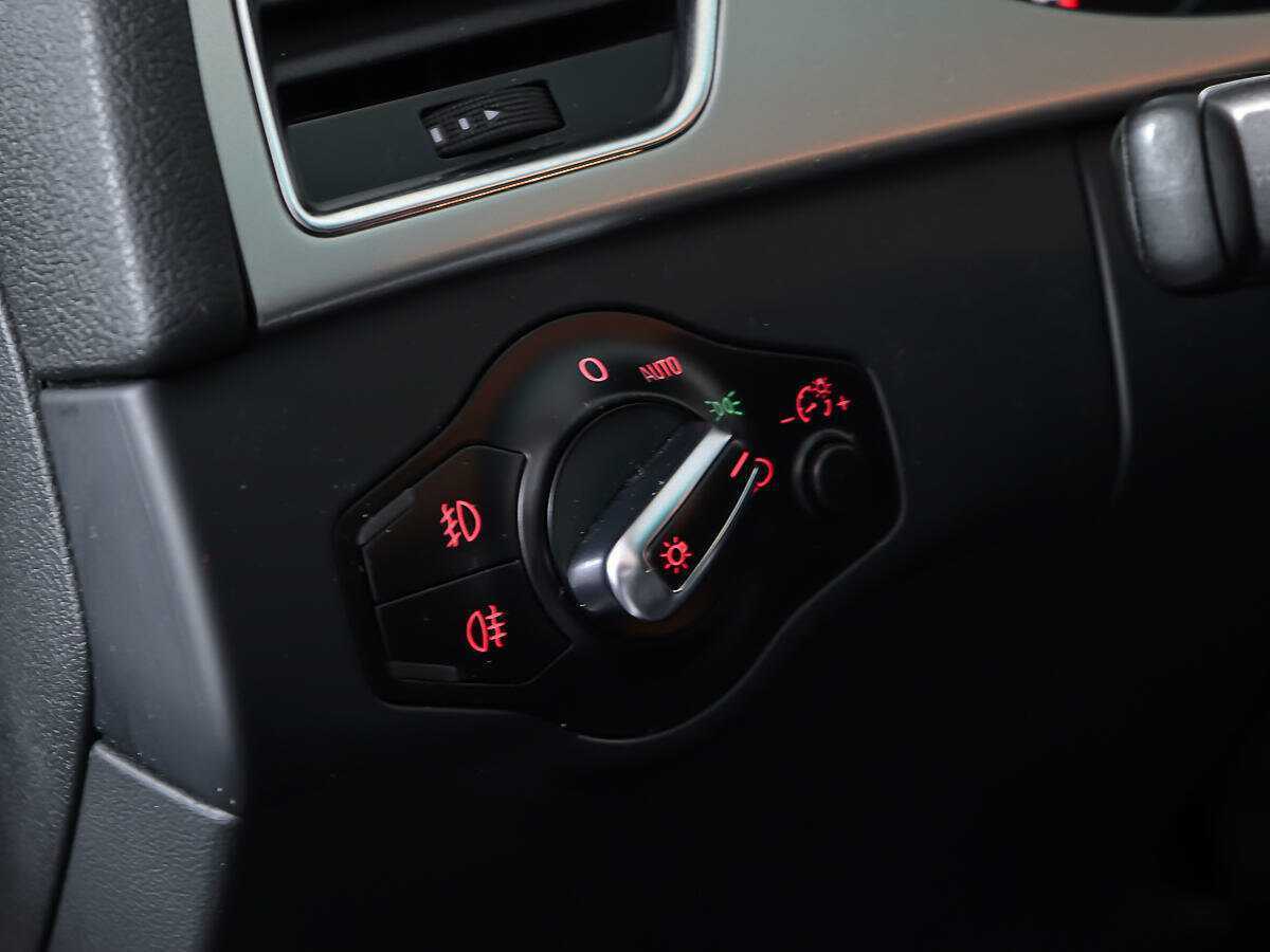 Audi A4, 2011 Фото №17