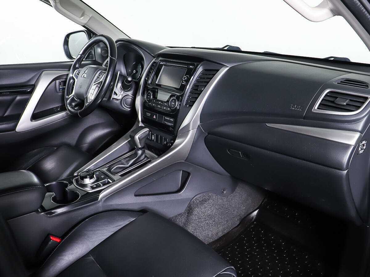 Mitsubishi Pajero Sport, 2016 Фото №9