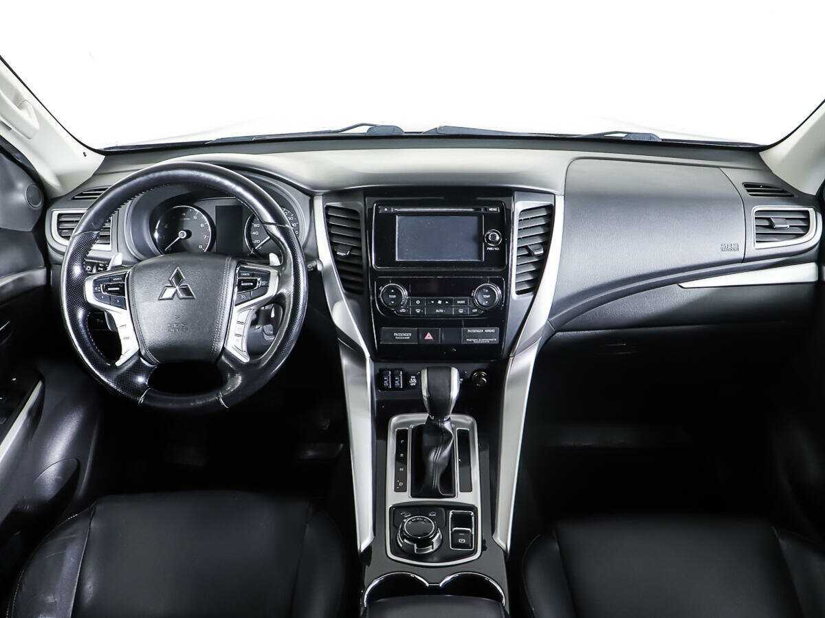 Mitsubishi Pajero Sport, 2016 Фото №11