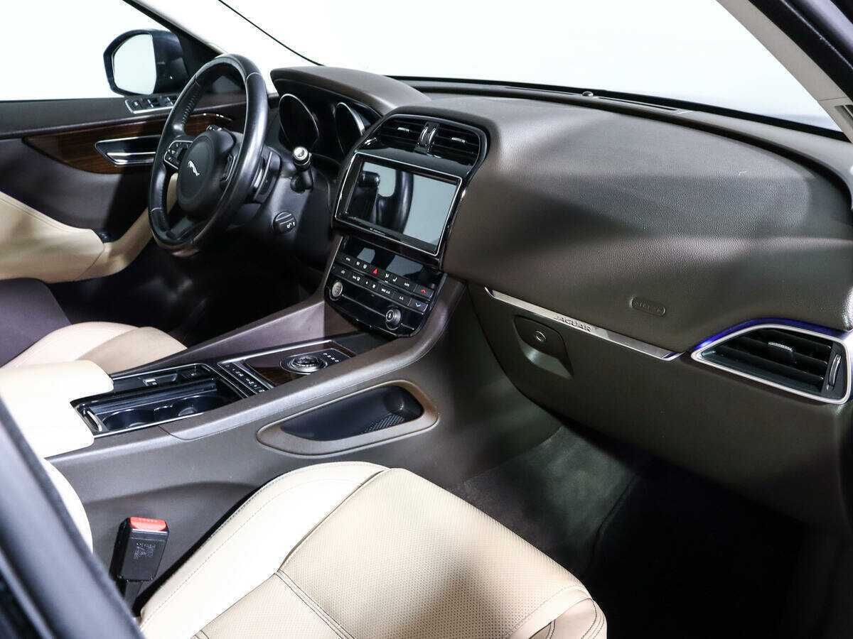 Jaguar F-Pace, 2016 Фото №9