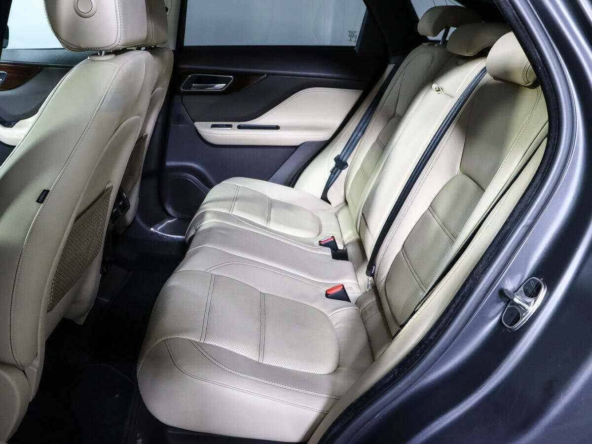 Jaguar F-Pace, 2016 Фото №10