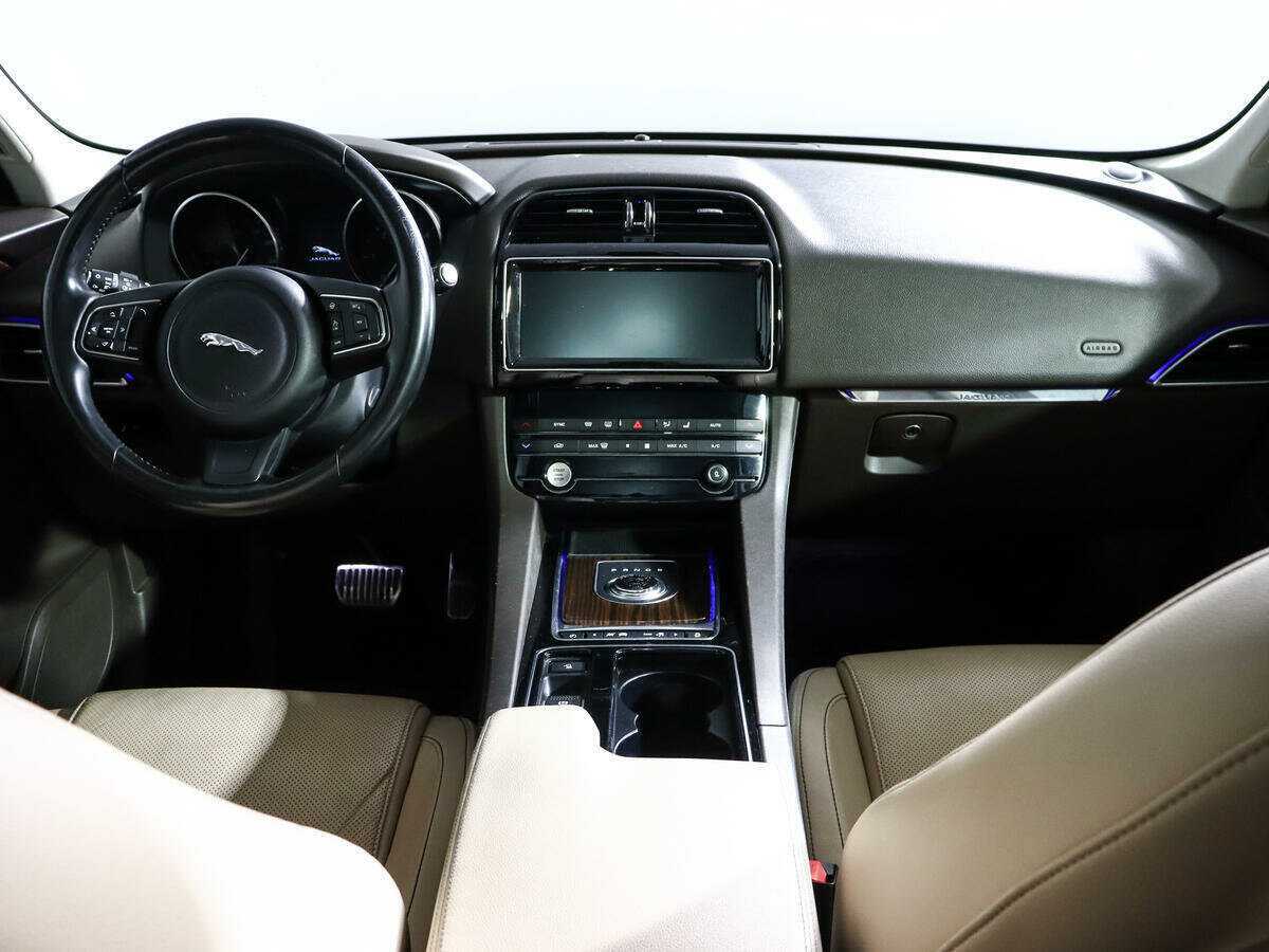 Jaguar F-Pace, 2016 Фото №12