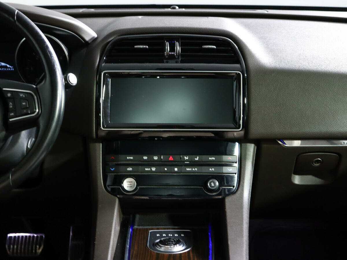 Jaguar F-Pace, 2016 Фото №13