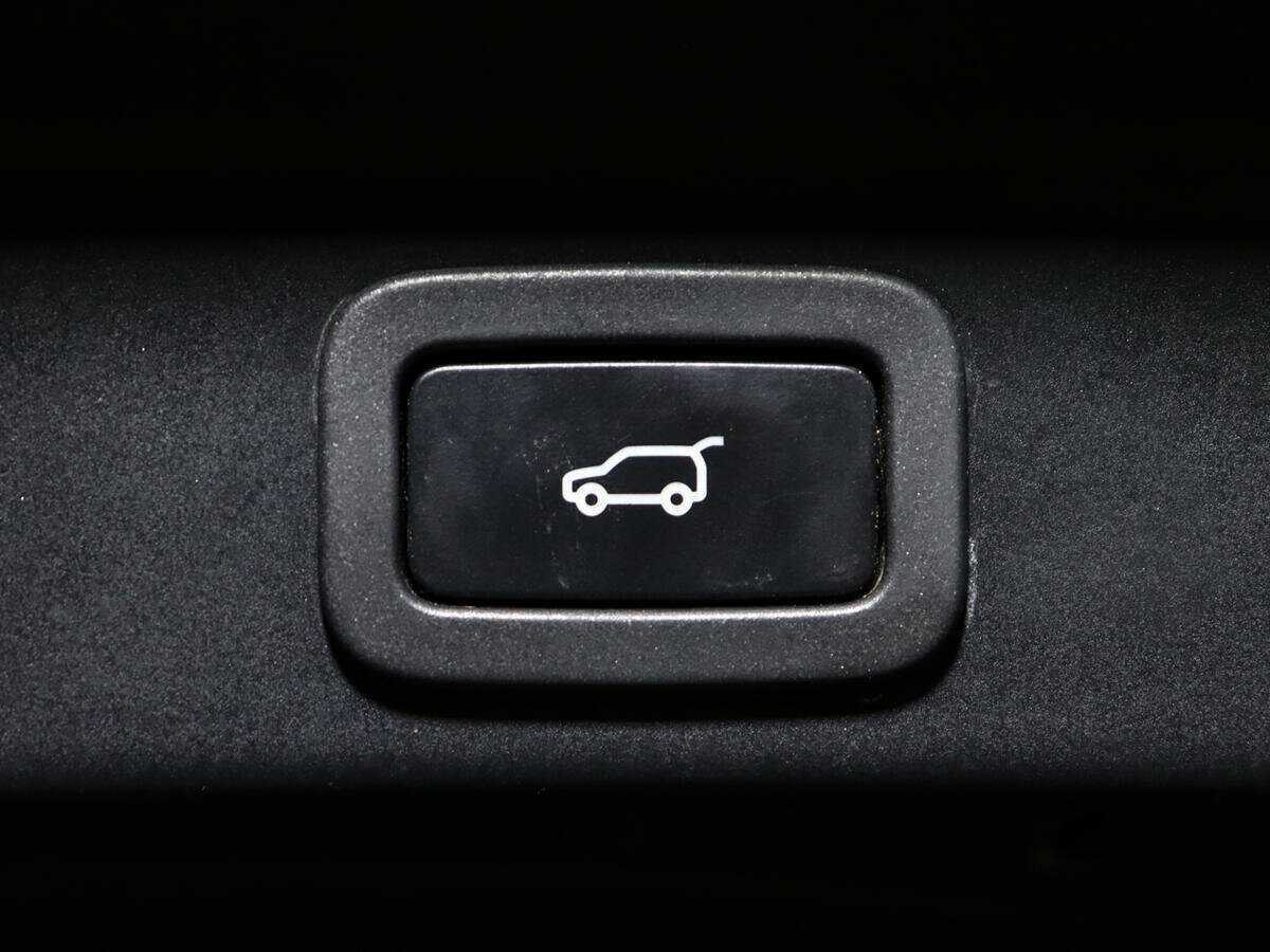 Jaguar F-Pace, 2016 Фото №19