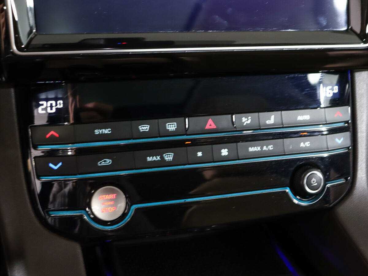 Jaguar F-Pace, 2016 Фото №27