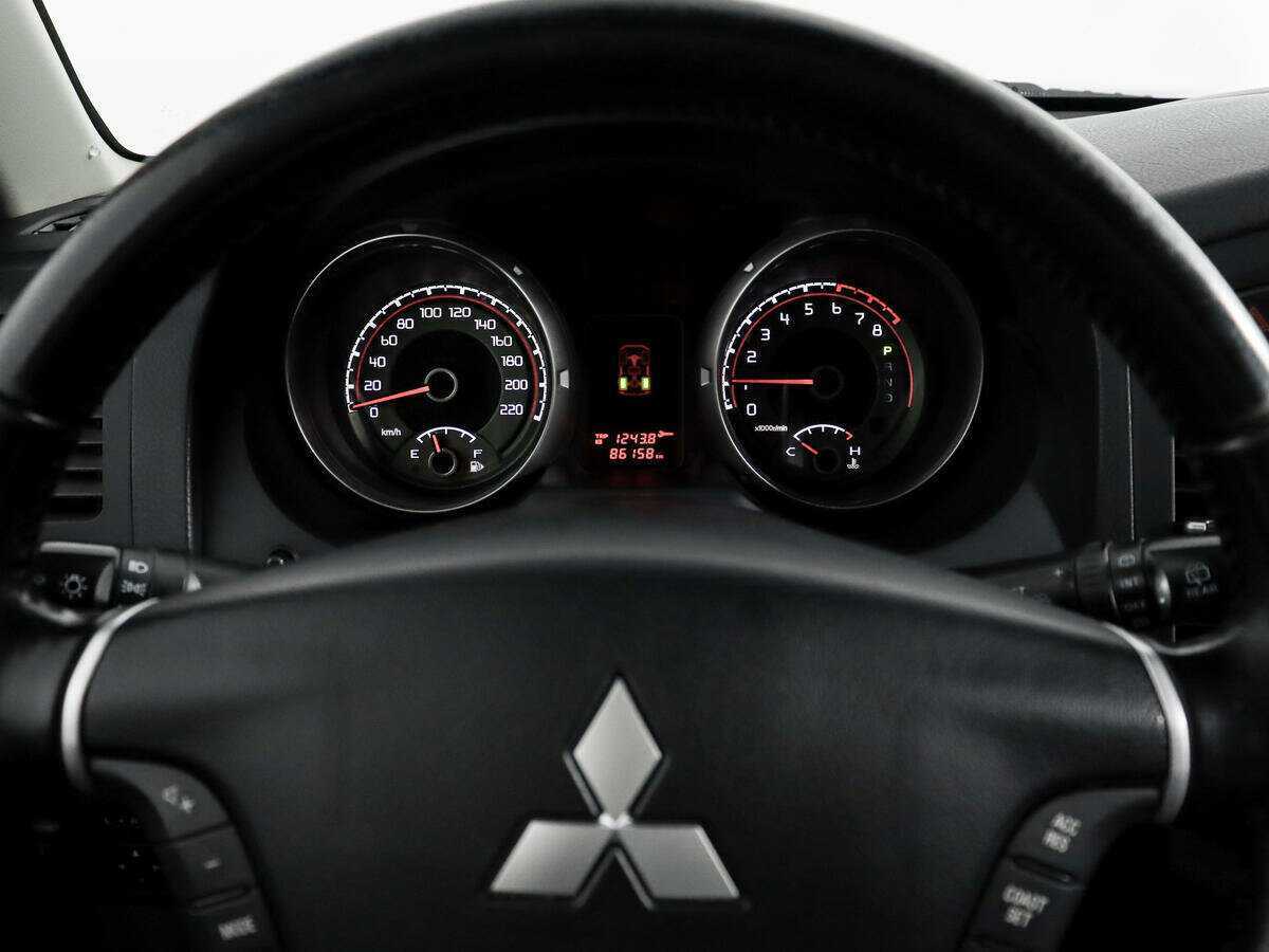 Mitsubishi Pajero, 2011 Фото №16