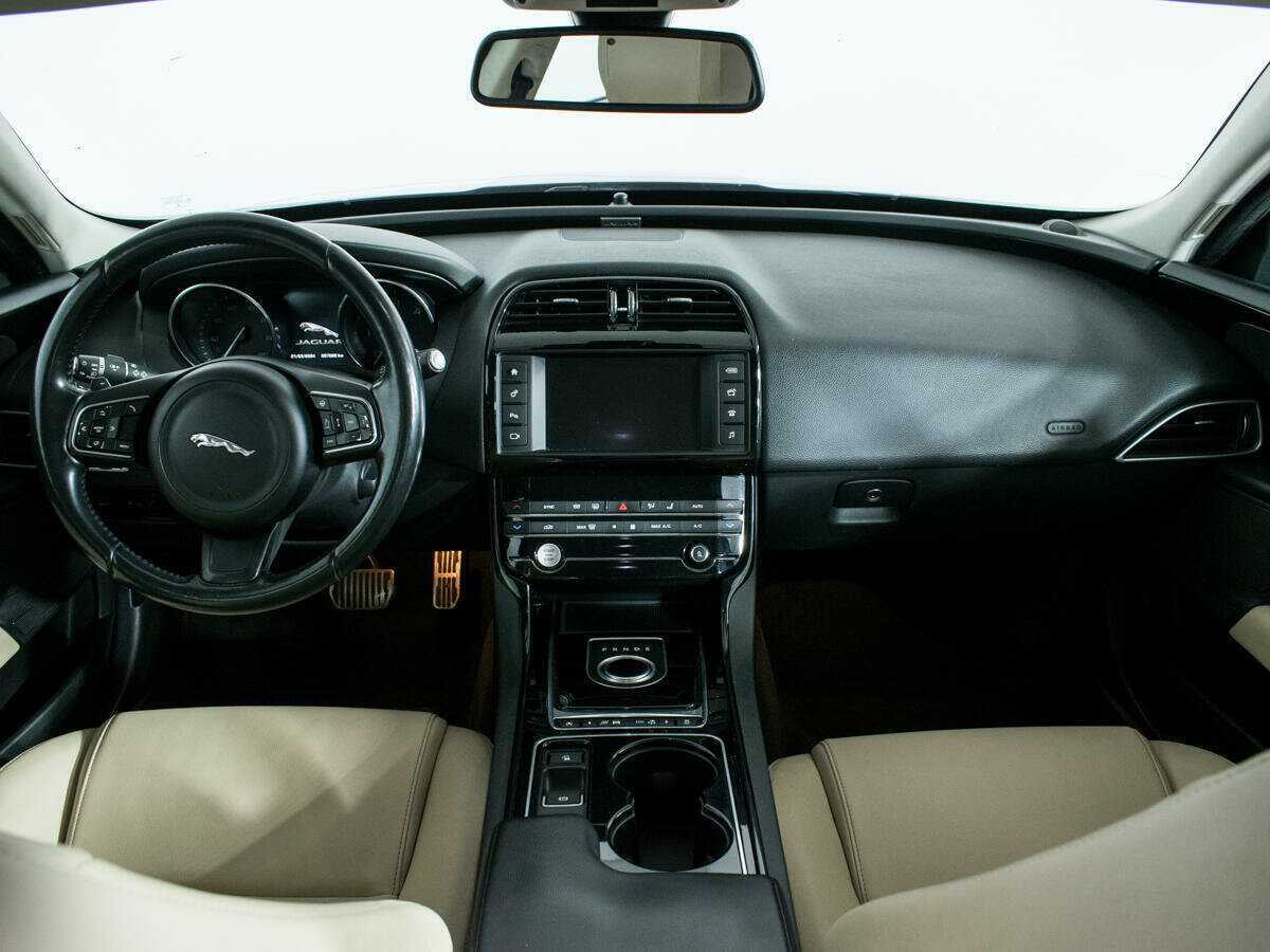 Jaguar XE, 2016 Фото №12