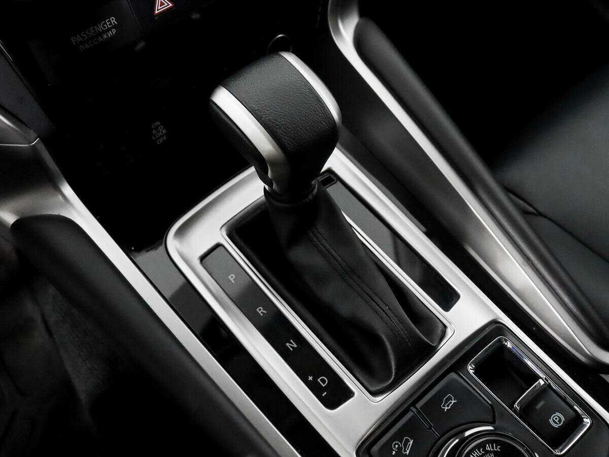 Mitsubishi Pajero Sport, 2019 Фото №12