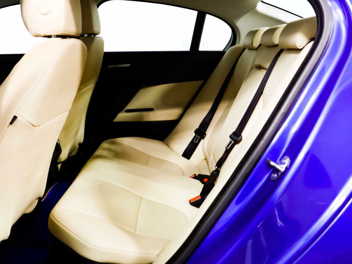 Jaguar XE, 2018 Фото №12