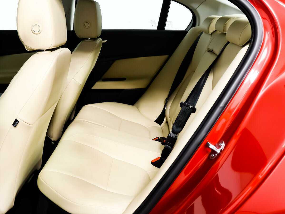 Jaguar XE, 2017 Фото №11