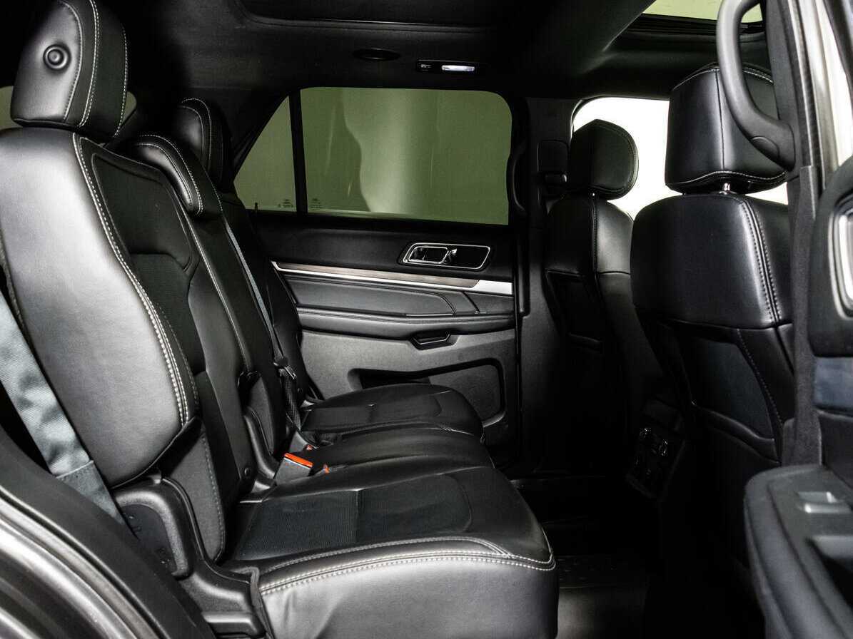 Ford Explorer, 2017 Фото №16