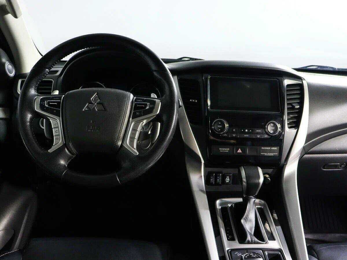 Mitsubishi Pajero Sport, 2017 Фото №10
