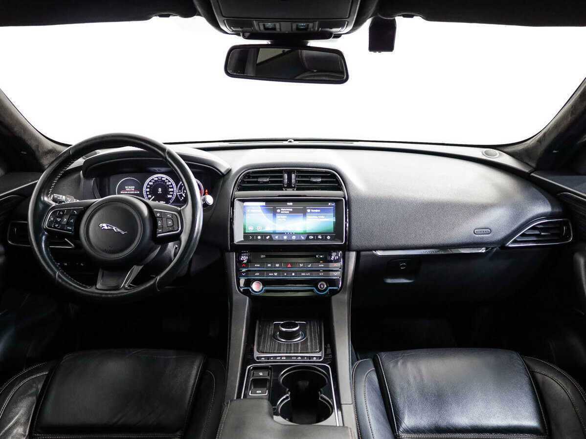 Jaguar F-Pace, 2016 Фото №10