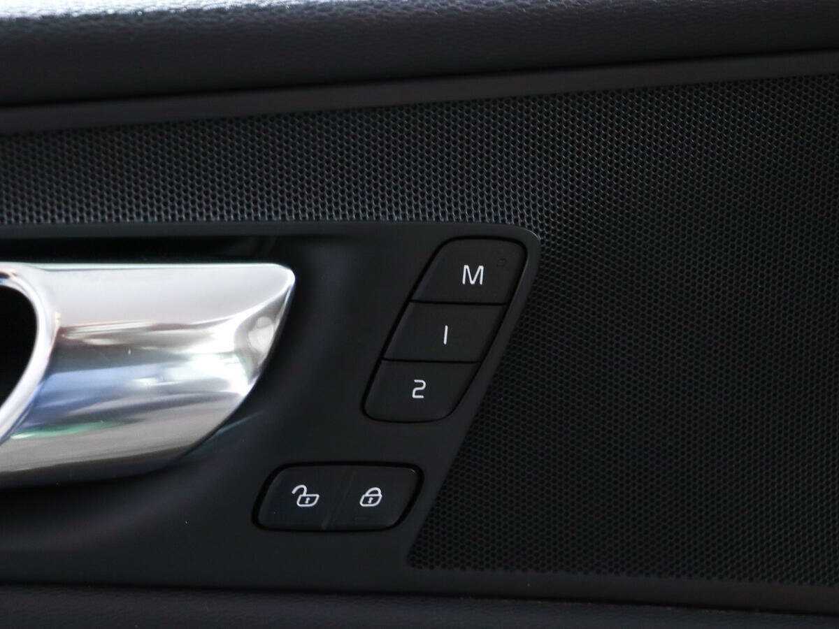 Volvo XC60, 2020 Фото №15
