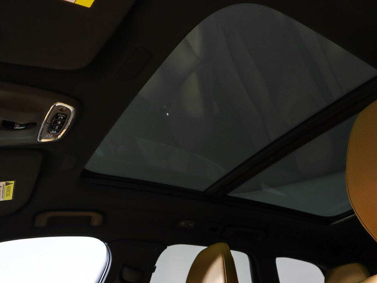 Volvo XC60, 2020 Фото №17