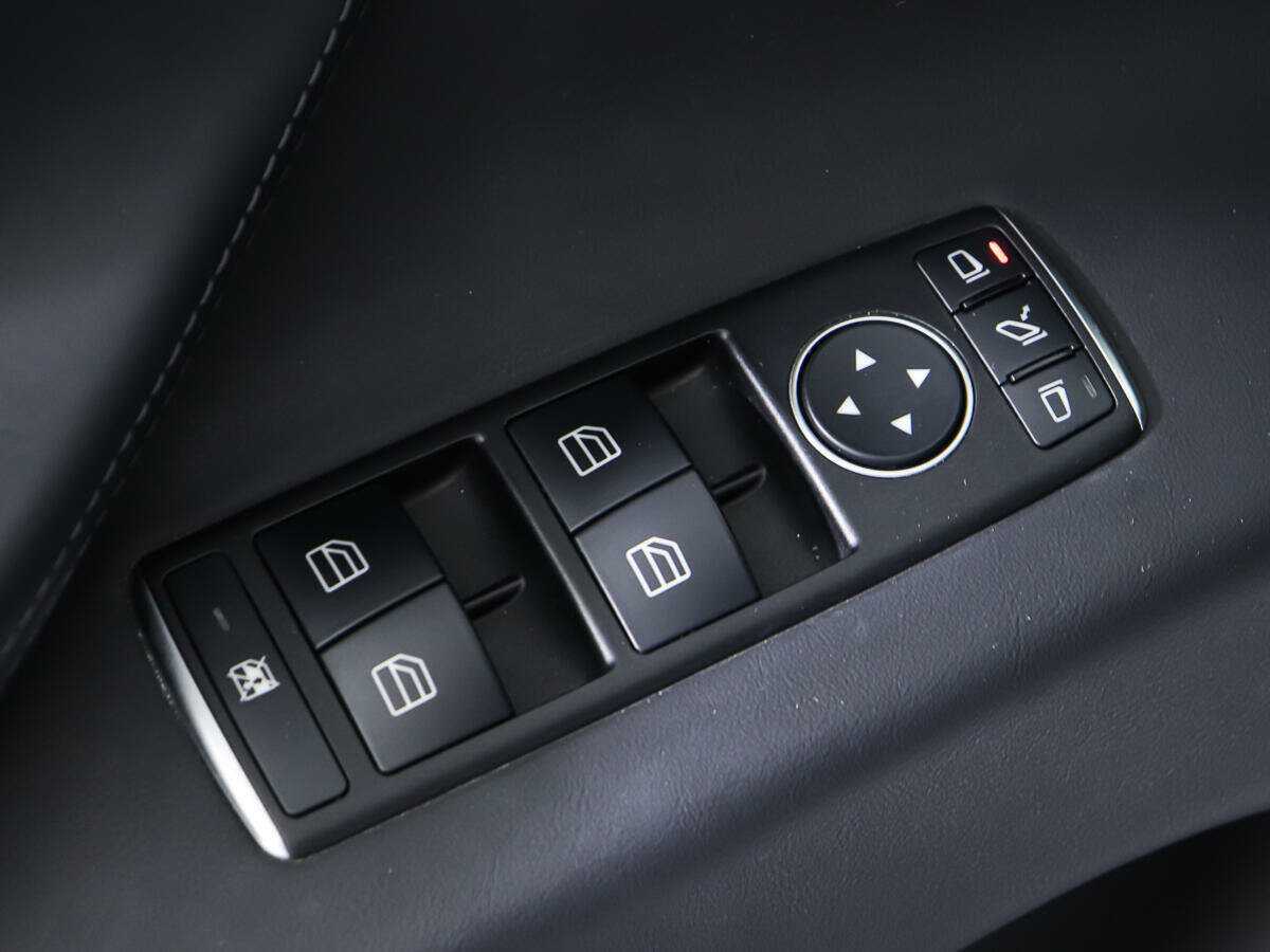 Tesla Model X P90D, 2016 Фото №16