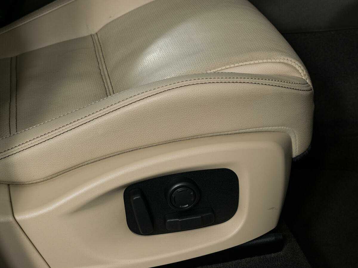 Jaguar F-Pace, 2016 Фото №18