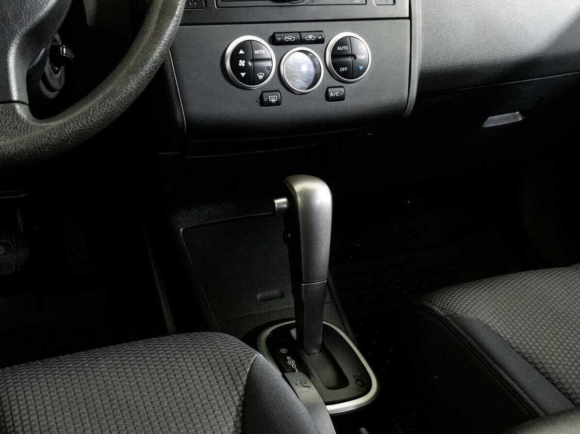 Nissan Tiida, 2008 Фото №13