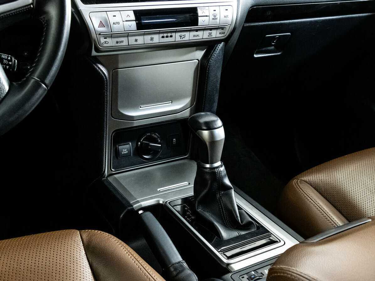 Toyota Land Cruiser Prado, 2021 Фото №10