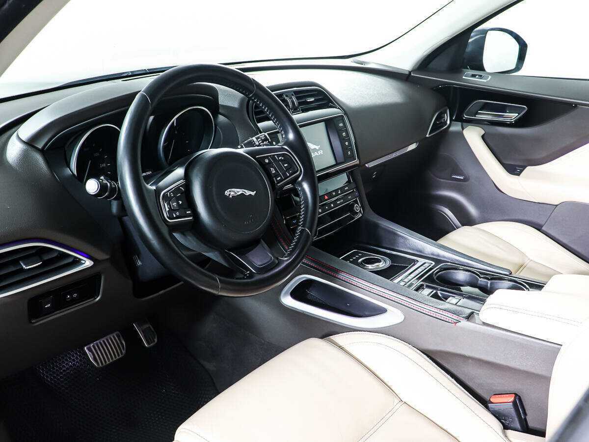 Jaguar F-Pace, 2017 Фото №12