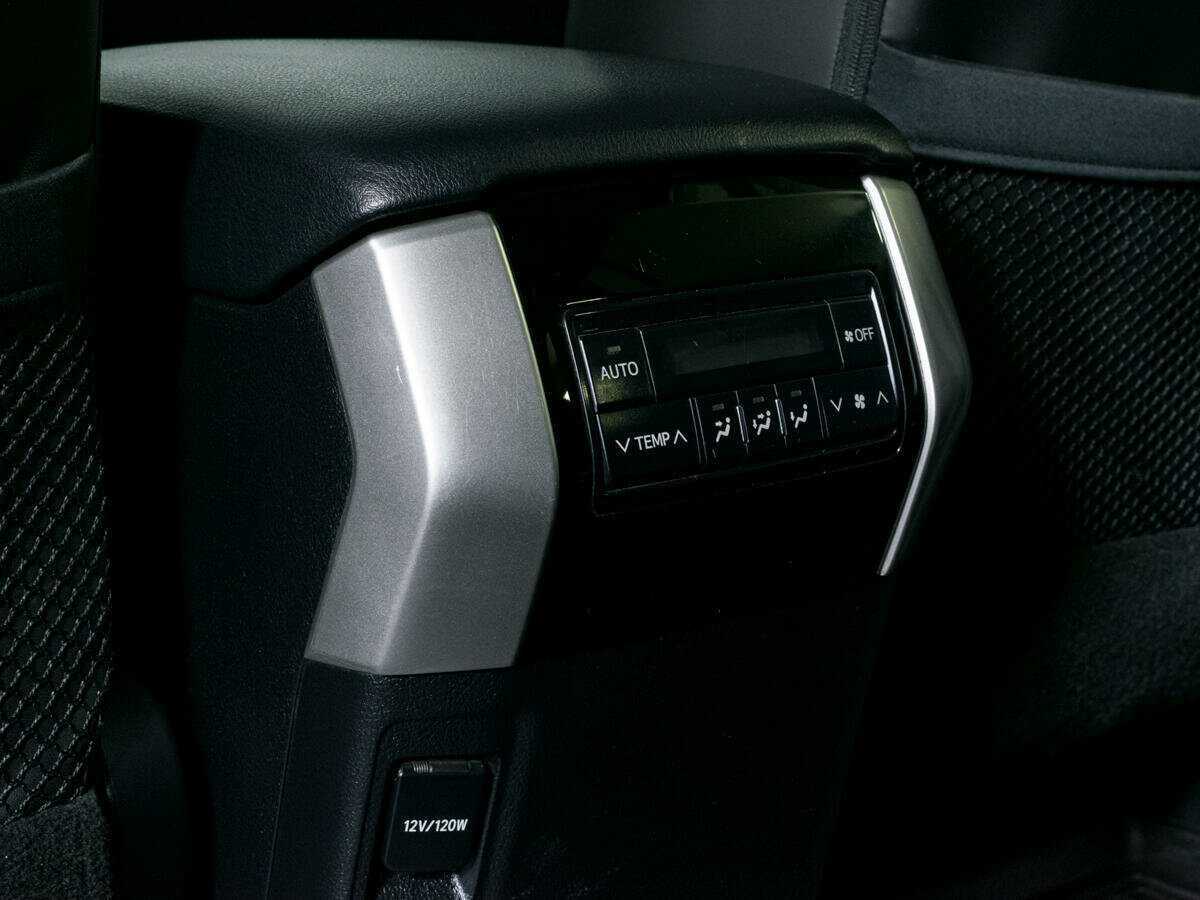 Toyota Land Cruiser Prado, 2018 Фото №14