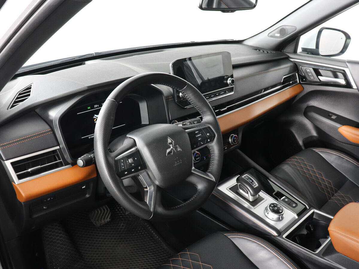 Mitsubishi Outlander, 2023 Фото №9