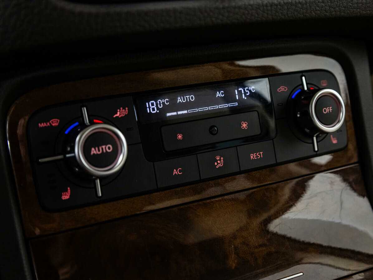 Volkswagen Touareg, 2011 Фото №18