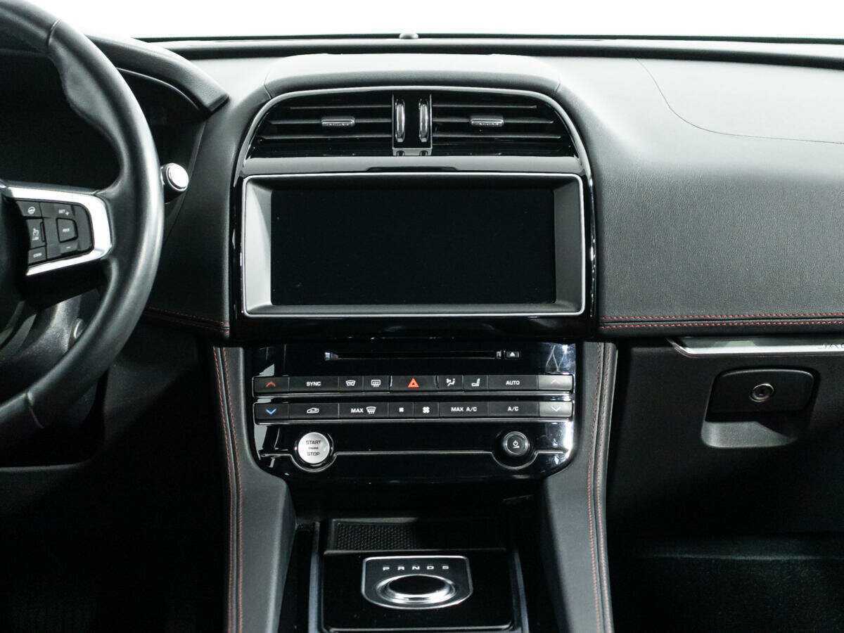 Jaguar F-Pace, 2017 Фото №14