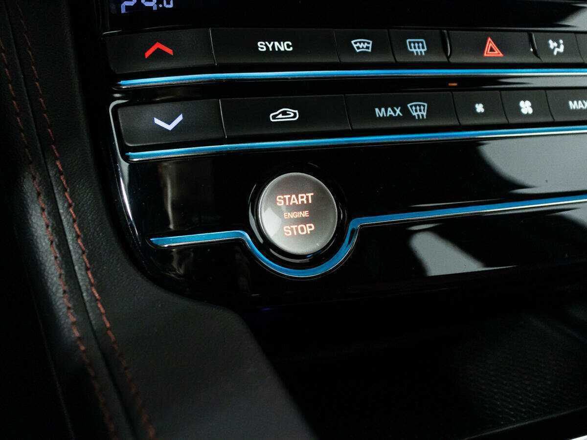 Jaguar F-Pace, 2017 Фото №18