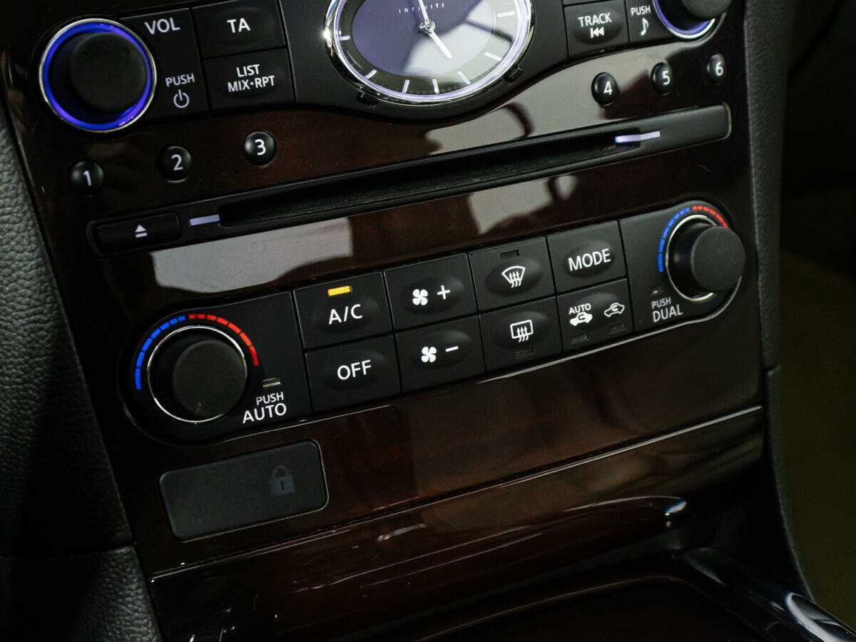 Infiniti G37, 2012 Фото №18