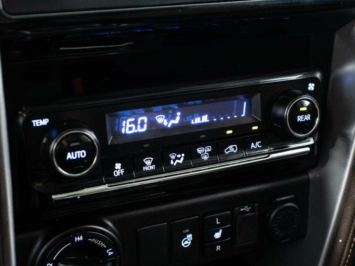 Toyota Fortuner, 2018 Фото №16