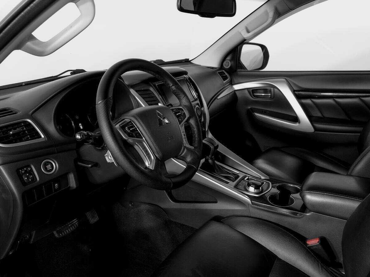 Mitsubishi Pajero Sport, 2018 Фото №16