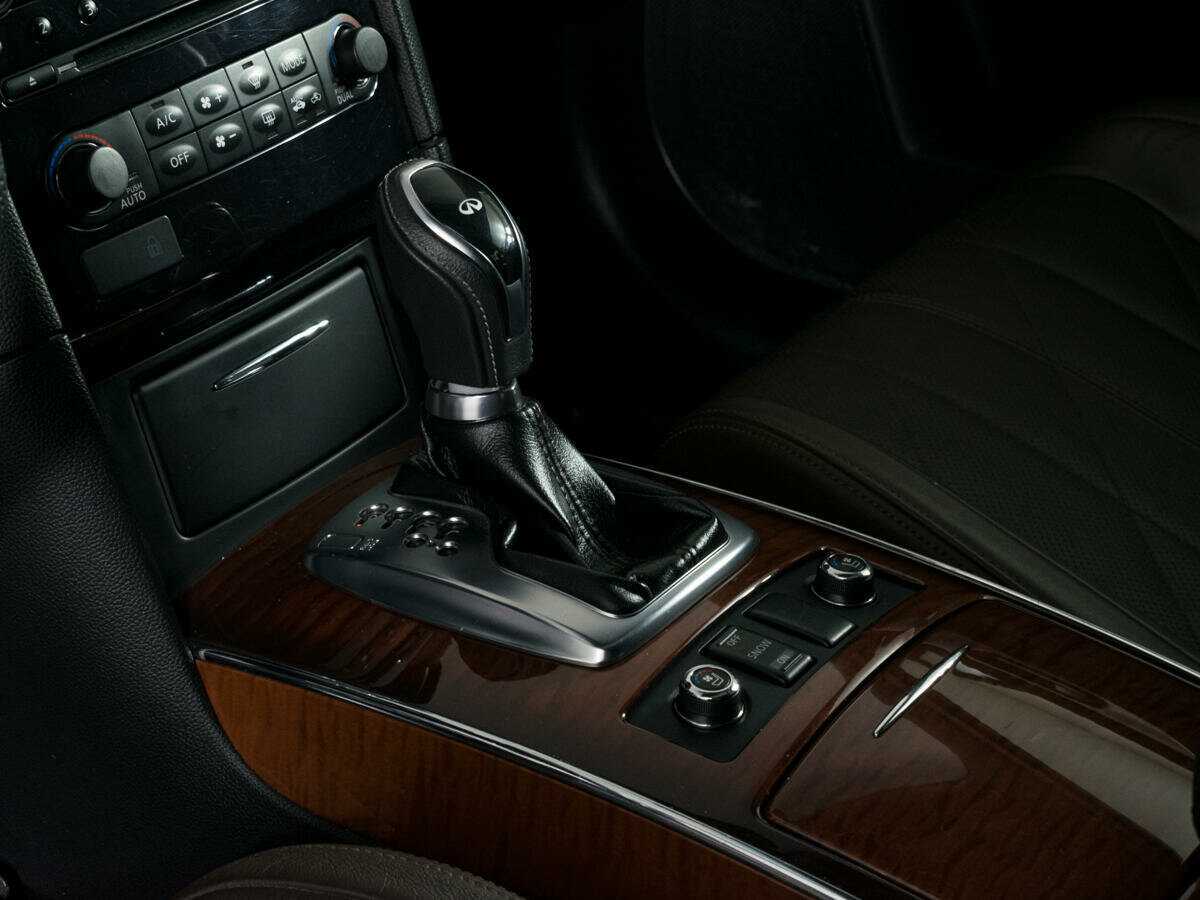 Infiniti FX37, 2010 Фото №17