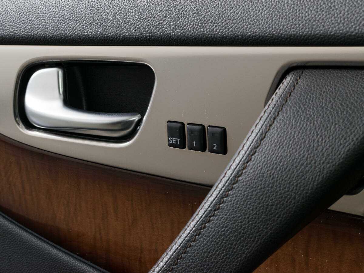 Infiniti FX37, 2010 Фото №20