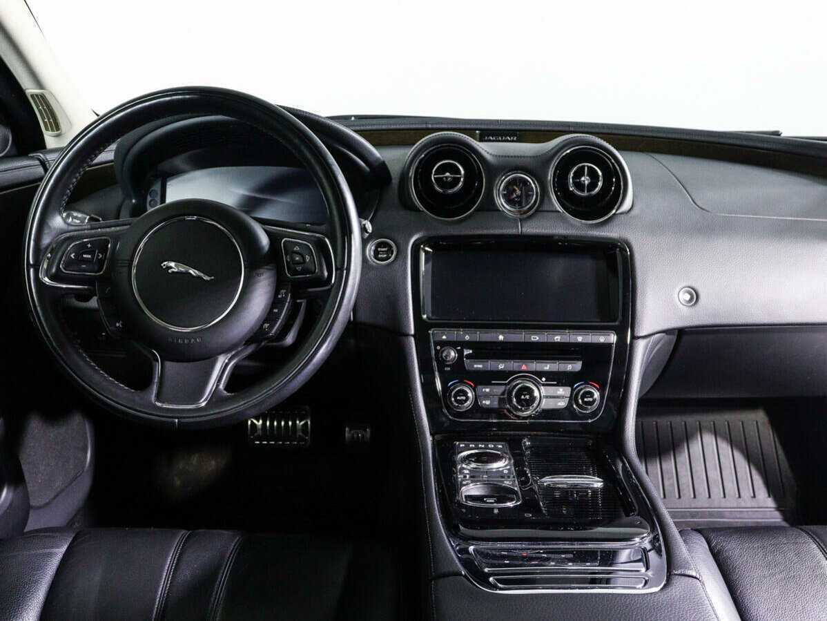 Jaguar XJ SWB, 2018 Фото №12