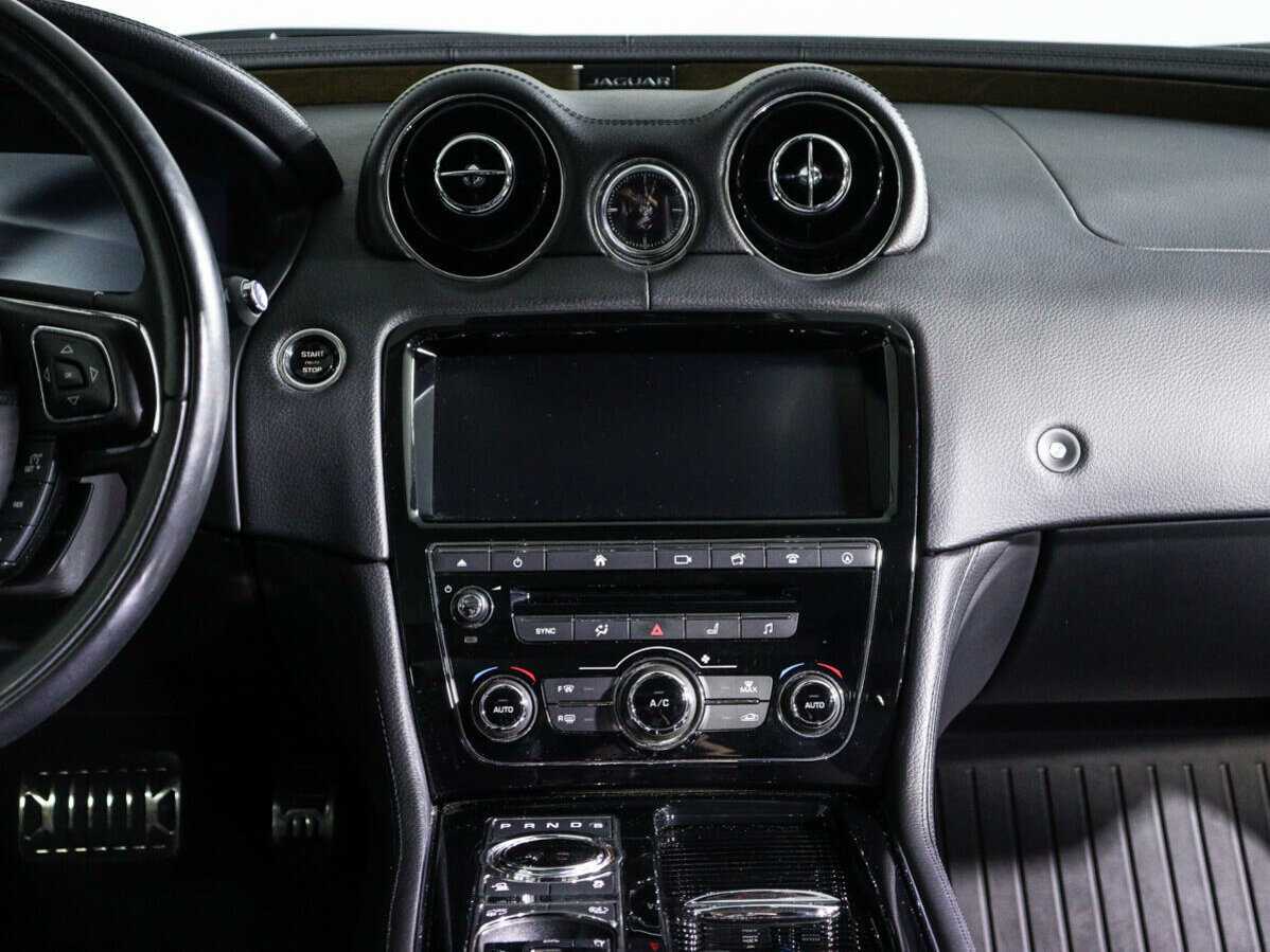 Jaguar XJ SWB, 2018 Фото №13