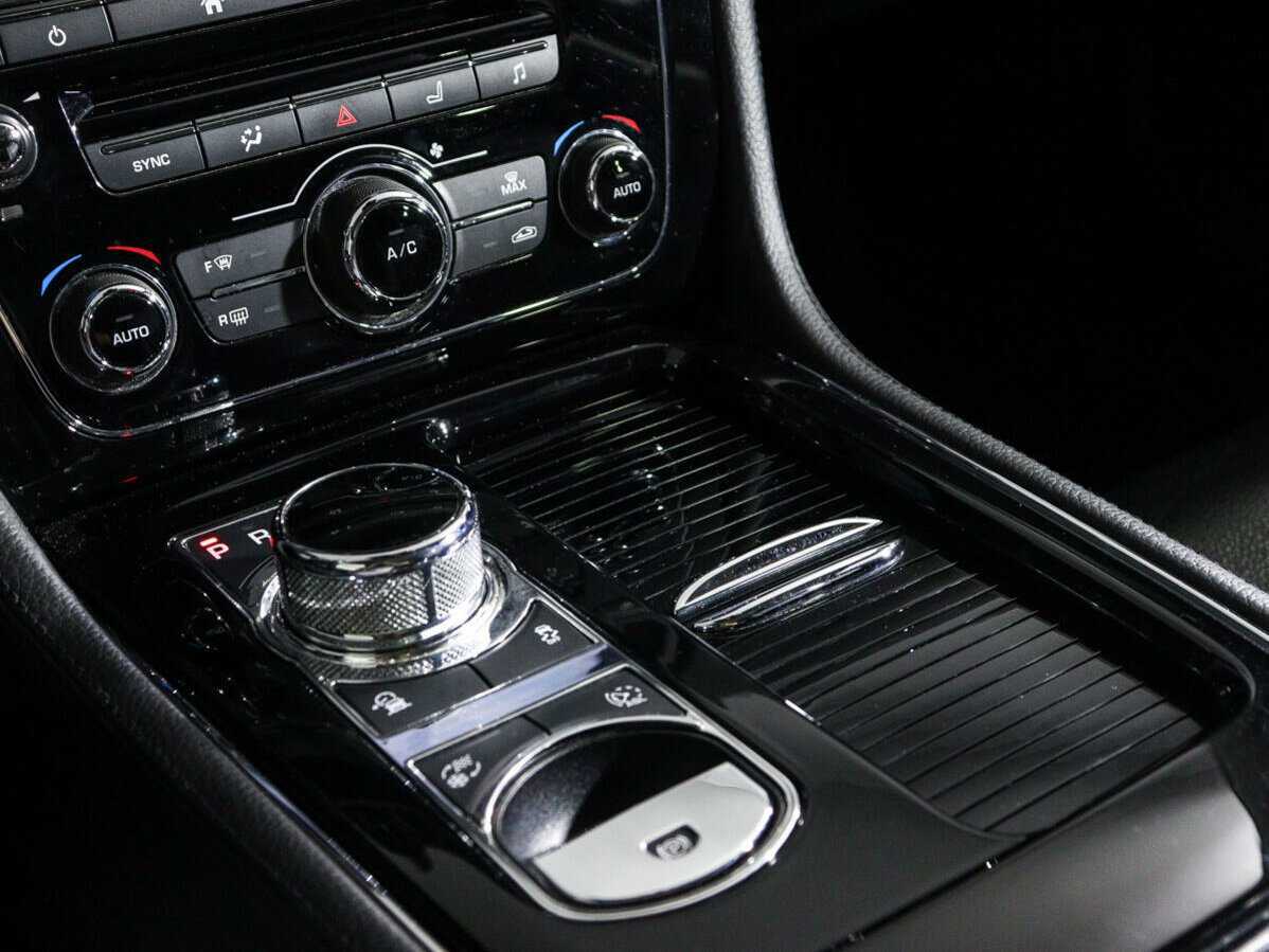 Jaguar XJ SWB, 2018 Фото №21