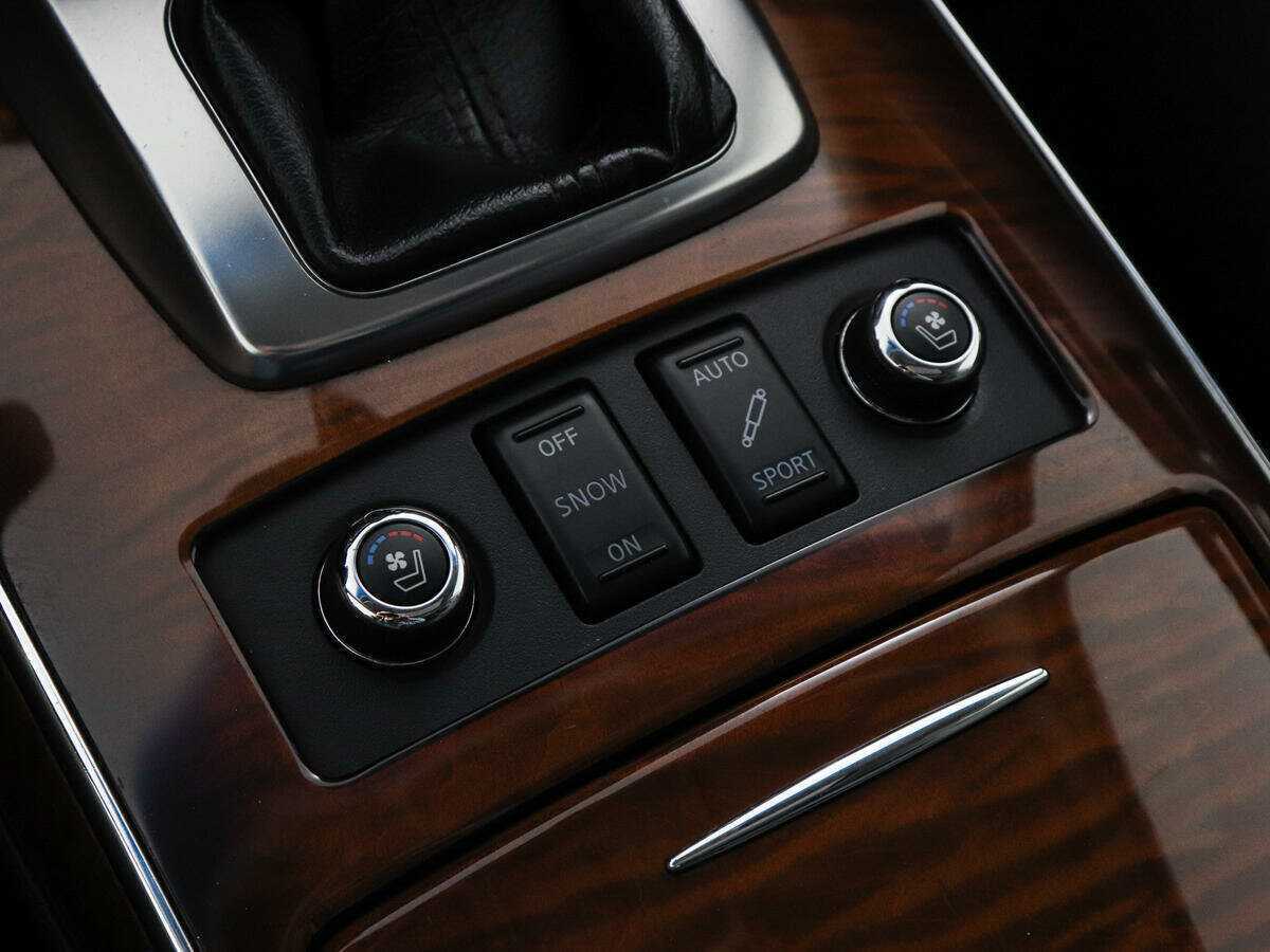 Infiniti FX37, 2010 Фото №14