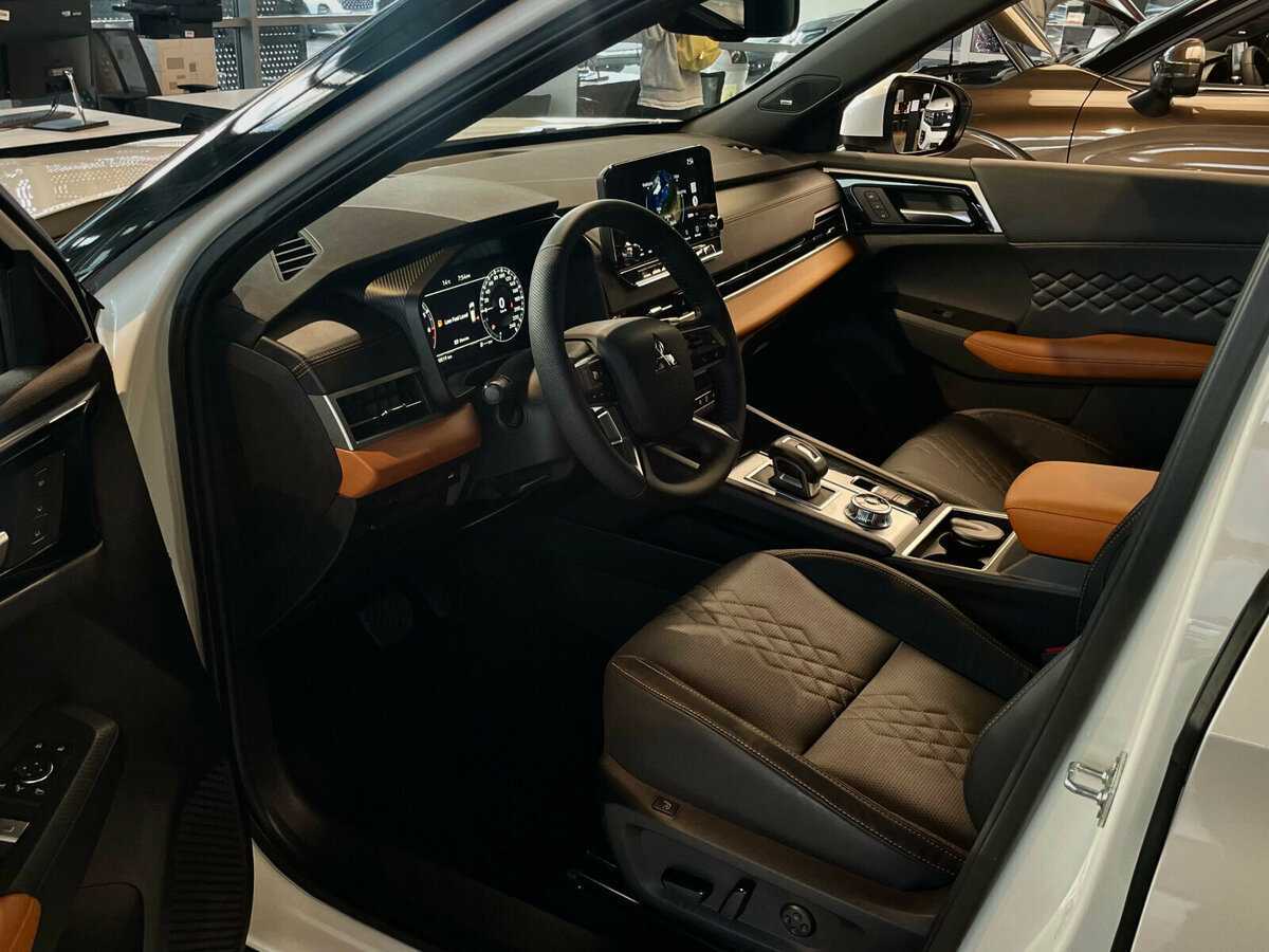 Mitsubishi Outlander, 2022 - 23 км. | Фото №3