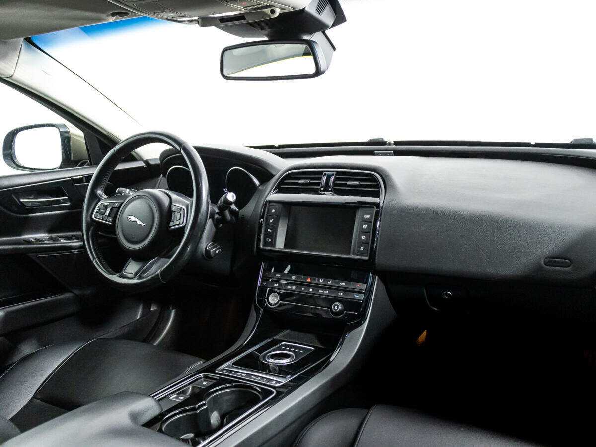 Jaguar XE, 2015 Фото №9