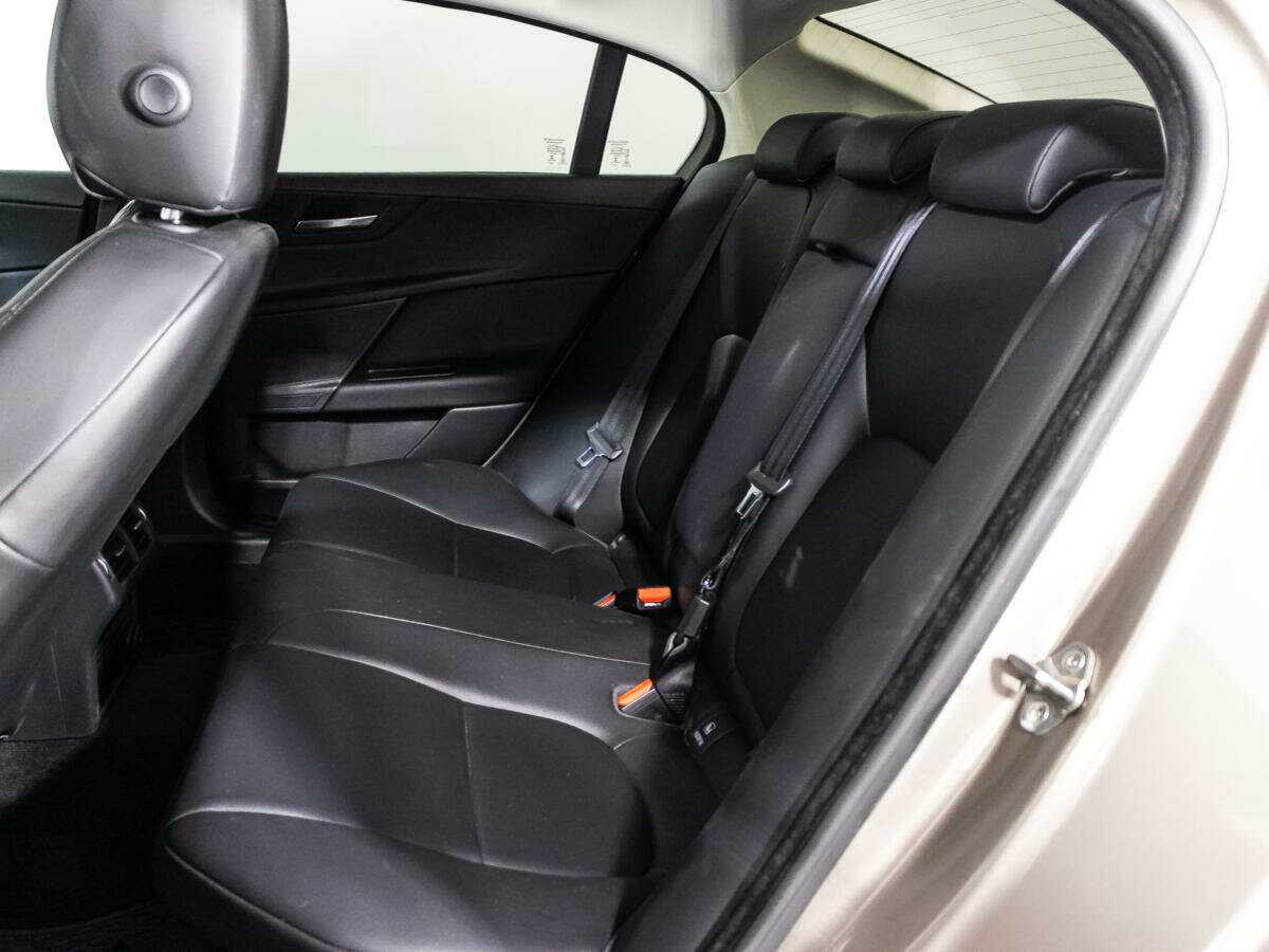 Jaguar XE, 2015 Фото №10