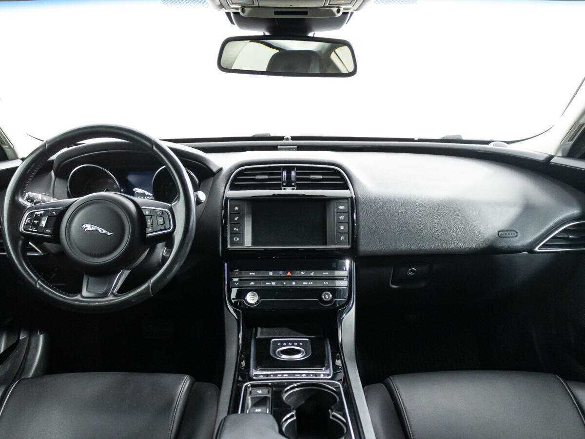 Jaguar XE, 2015 Фото №13