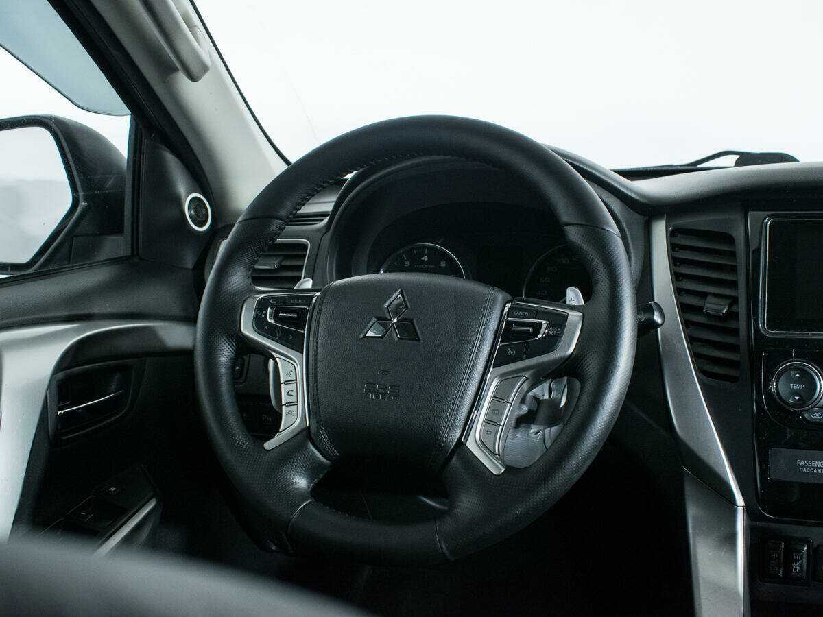 Mitsubishi Pajero Sport, 2016 Фото №15